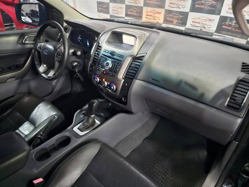 FORD - RANGER - 2012/2013 - Preta - R$ 105.900,00