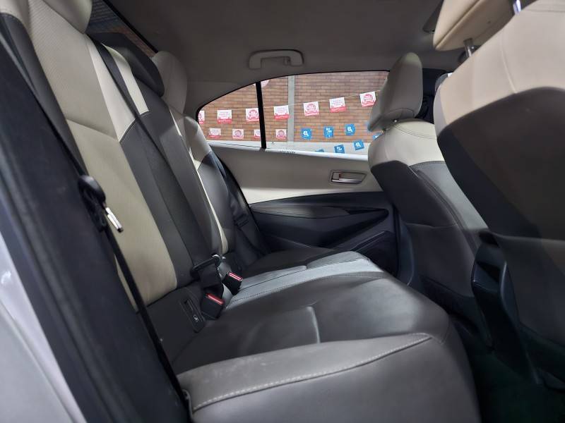 TOYOTA - COROLLA - 2021/2022 - Prata - R$ 138.900,00