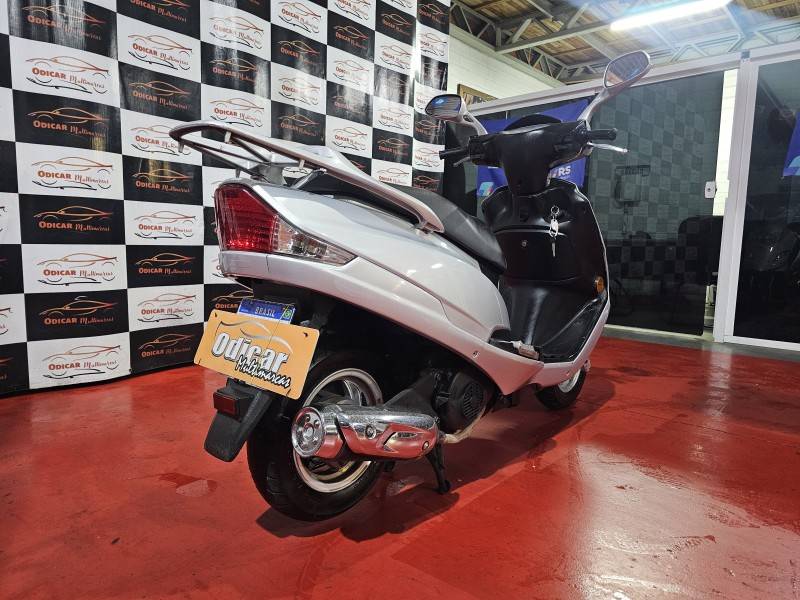 SUZUKI - BURGMAN - 2012/2013 - Prata - R$ 9.900,00