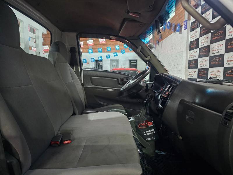 HYUNDAI - HR - 2009/2010 - Branca - R$ 75.900,00