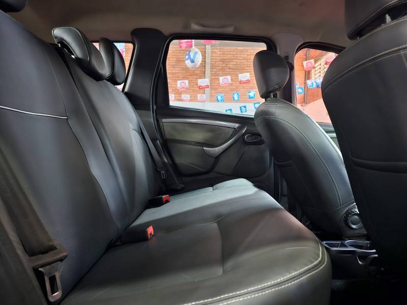 RENAULT - DUSTER - 2012/2013 - Preta - R$ 51.900,00