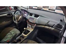 NISSAN - SENTRA - 2013/2014 - Branca - R$ 45.900,00