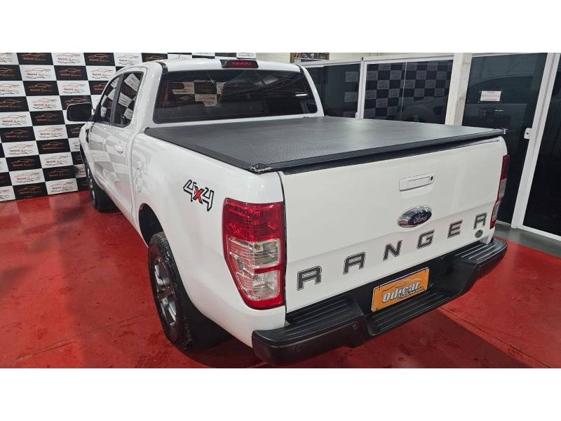 FORD - RANGER - 2018/2019 - Branca - R$ 138.000,00