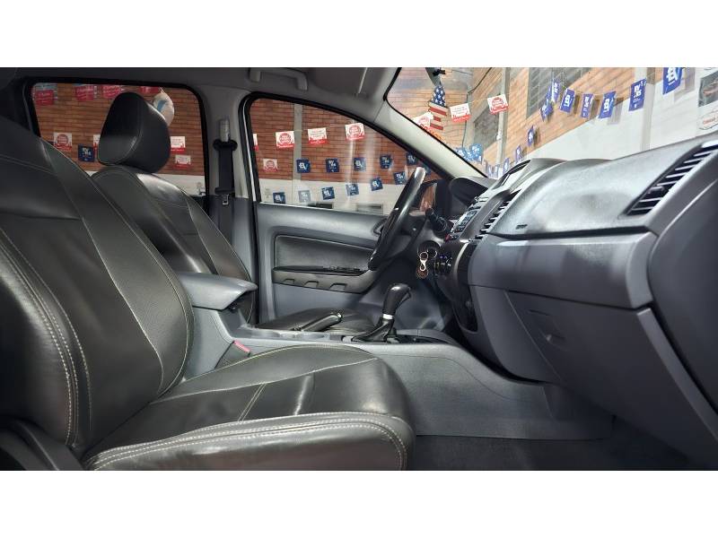 FORD - RANGER - 2015/2016 - Branca - R$ 118.900,00