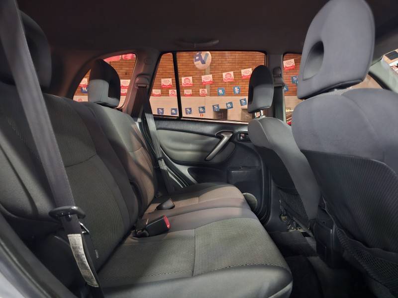 TOYOTA - RAV4 - 2004/2005 - Prata - R$ 45.900,00