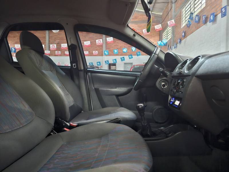 CHEVROLET - CELTA - 2006/2007 - Prata - R$ 20.900,00