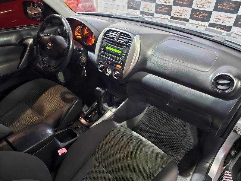 TOYOTA - RAV4 - 2004/2005 - Prata - R$ 45.900,00