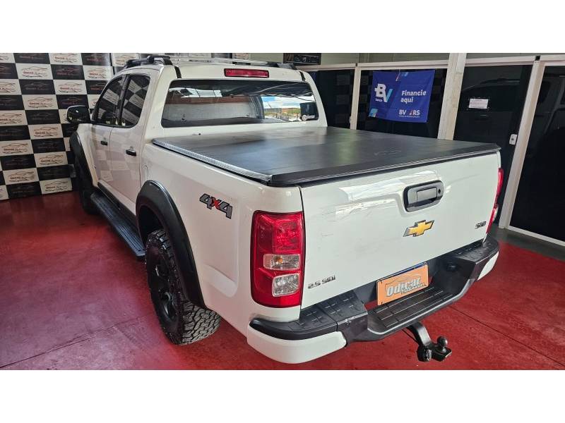 CHEVROLET - S10 - 2016/2017 - Branca - R$ 109.900,00