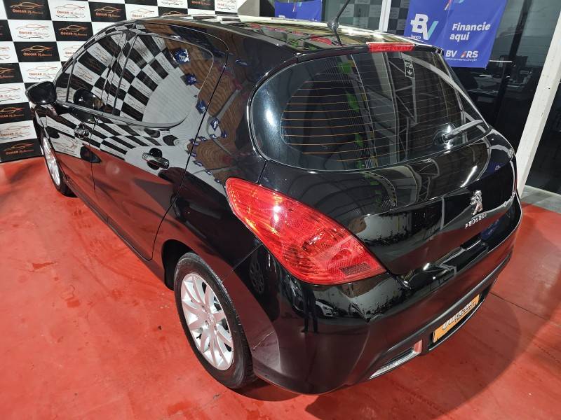 PEUGEOT - 308 - 2013/2014 - Preta - R$ 42.900,00