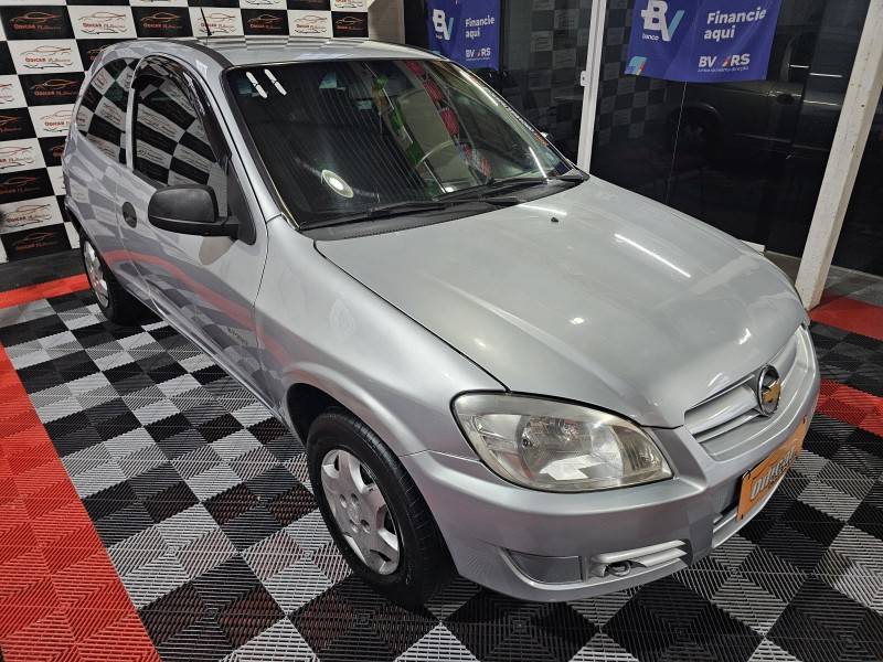 CHEVROLET - CELTA - 2010/2011 - Prata - R$ 21.900,00