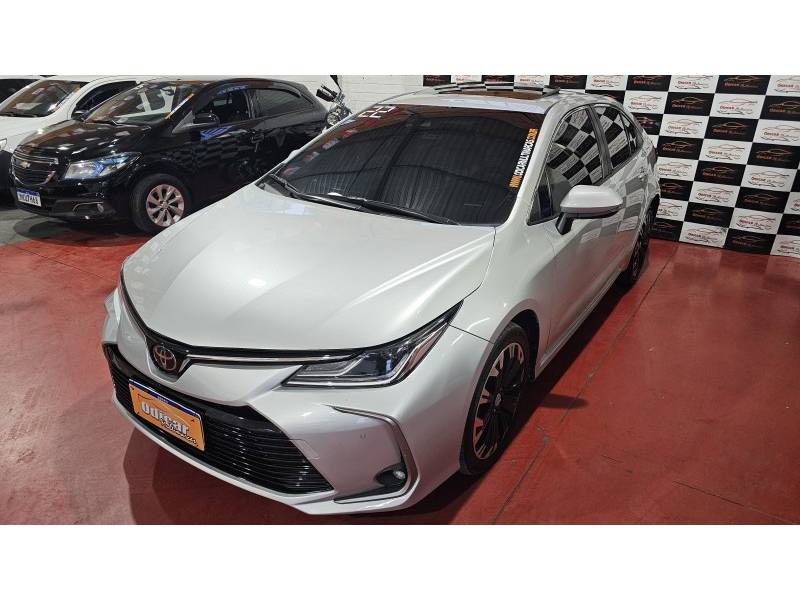 TOYOTA - COROLLA - 2021/2022 - Prata - R$ 146.900,00