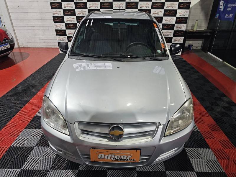 CHEVROLET - CELTA - 2010/2011 - Prata - R$ 21.900,00