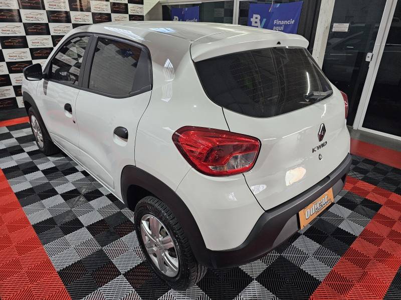 RENAULT - KWID - 2021/2022 - Branca - R$ 49.900,00