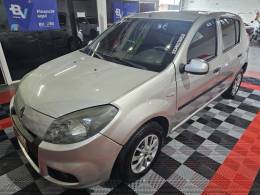RENAULT - SANDERO - 2013/2014 - Prata - R$ 31.900,00