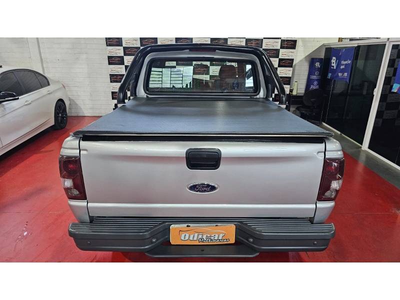 FORD - RANGER - 2004/2005 - Prata - R$ 61.900,00