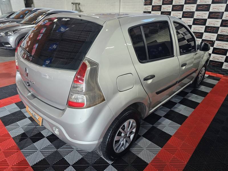 RENAULT - SANDERO - 2013/2014 - Prata - R$ 31.900,00