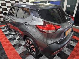 NISSAN - KICKS - 2017/2018 - Cinza - R$ 82.900,00