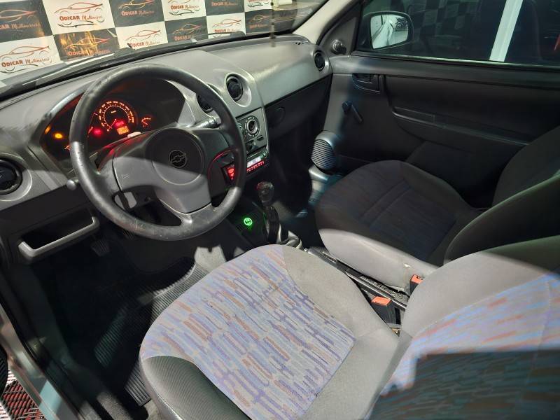 CHEVROLET - CELTA - 2010/2011 - Prata - R$ 21.900,00