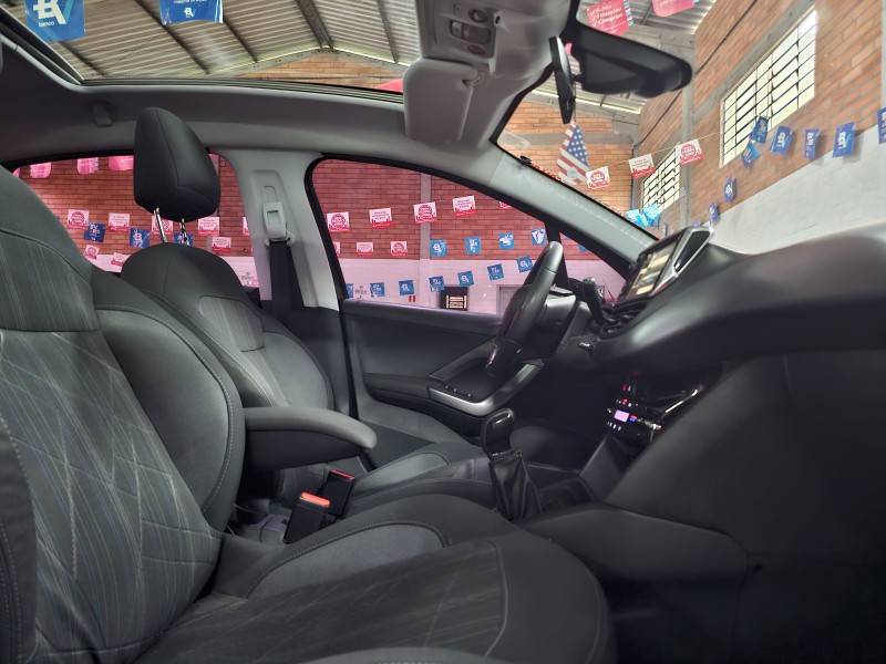 PEUGEOT - 208 - 2013/2014 - Marrom - R$ 41.900,00