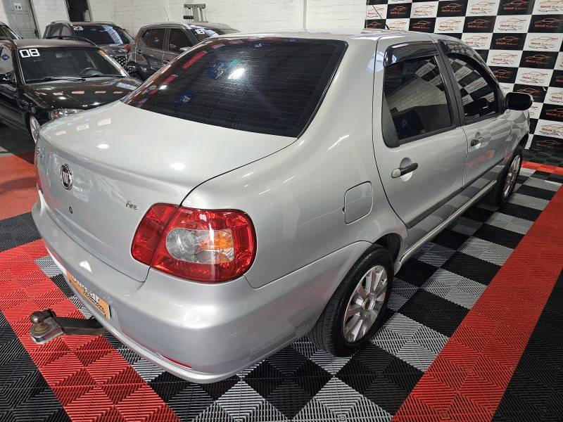 FIAT - SIENA - 2008/2009 - Prata - R$ 24.900,00