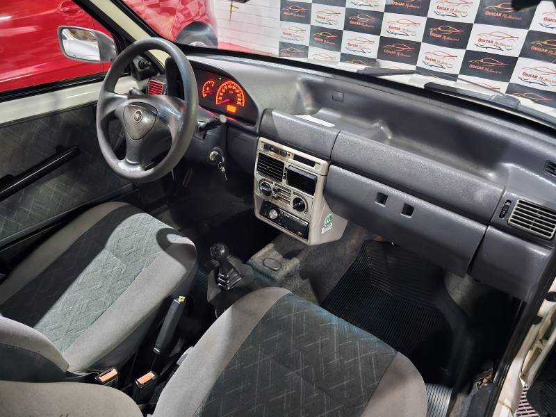 FIAT - UNO - 2005/2005 - Branca - R$ 17.900,00