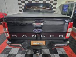 FORD - RANGER - 2012/2013 - Preta - R$ 105.900,00