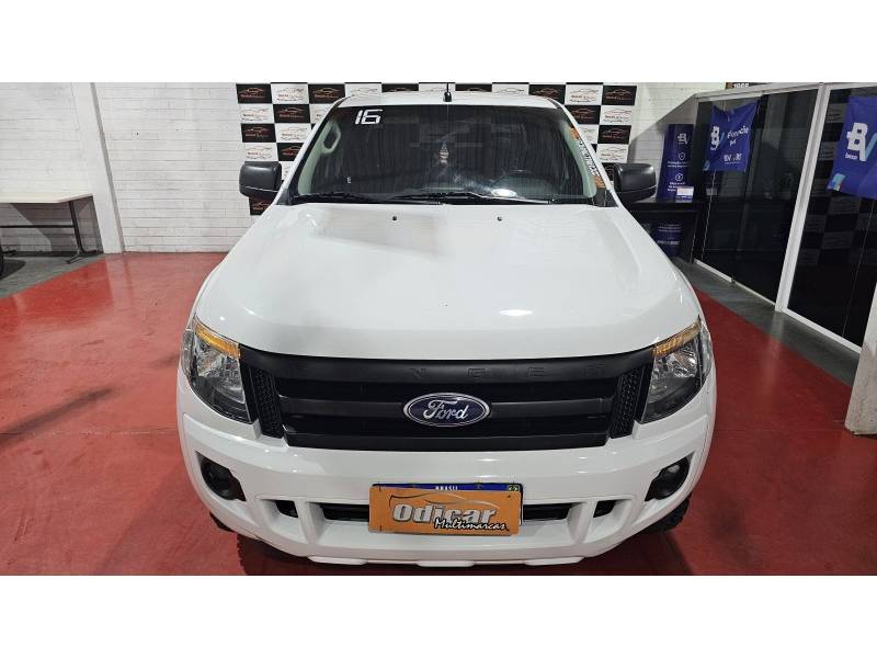 FORD - RANGER - 2015/2016 - Branca - R$ 118.900,00