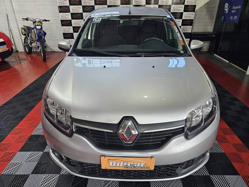 RENAULT - SANDERO - 2015/2016 - Prata - R$ 39.900,00