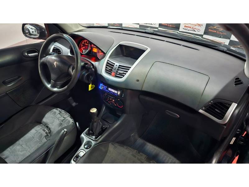 PEUGEOT - 207 - 2010/2011 - Preta - R$ 21.900,00