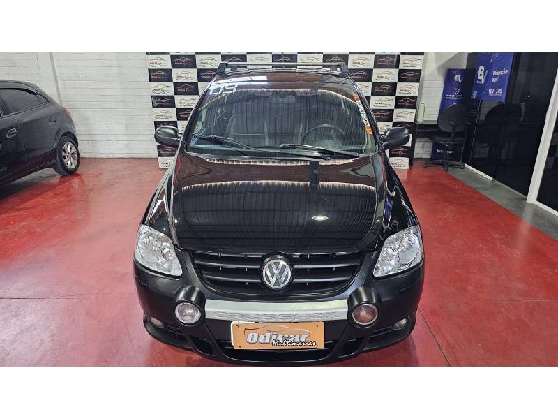 VOLKSWAGEN - CROSSFOX - 2008/2009 - Preta - R$ 35.900,00