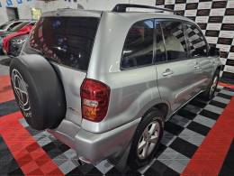 TOYOTA - RAV4 - 2004/2005 - Prata - R$ 45.900,00