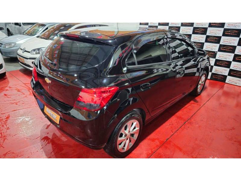 CHEVROLET - ONIX - 2014/2015 - Preta - R$ 51.900,00