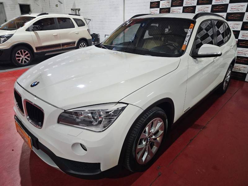 BMW - X1 - 2013/2014 - Branca - R$ 77.900,00