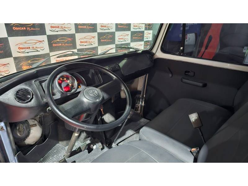 VOLKSWAGEN - KOMBI - 2009/2010 - Branca - R$ 33.900,00