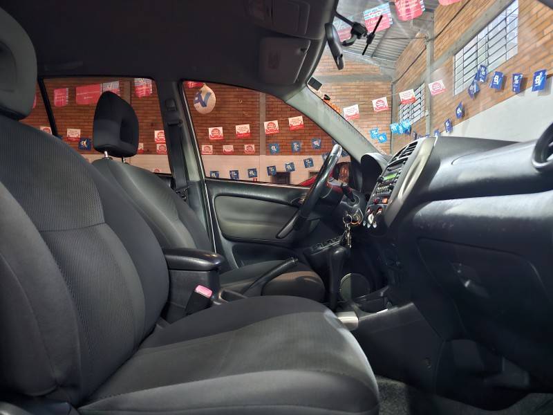 TOYOTA - RAV4 - 2004/2005 - Prata - R$ 45.900,00