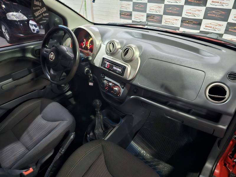 FIAT - UNO - 2011/2012 - Vermelha - R$ 32.900,00